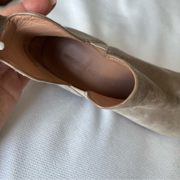 Sigerson Morrison Suede Chelsea Belle Bootie
Chunky Heel Size 7.5 - Picture 6 of 8